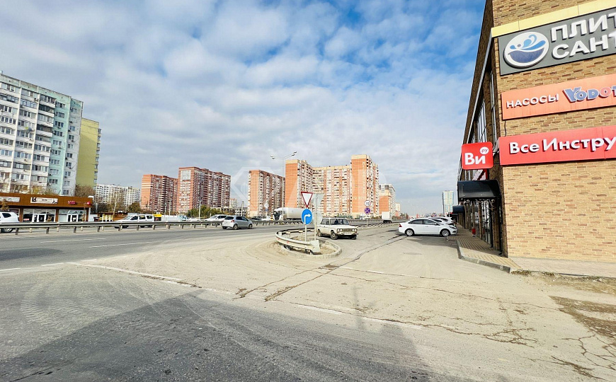 Сдаю торговое помещение, 320 м² фото