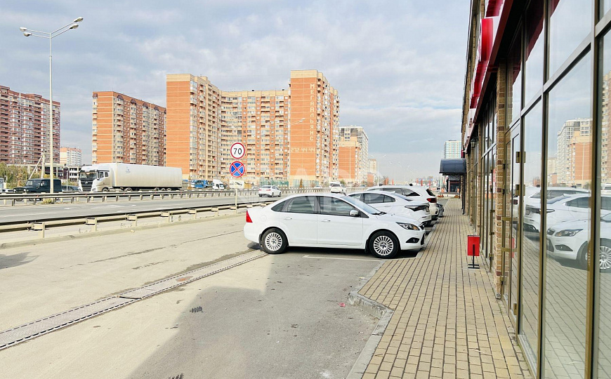 Сдаю торговое помещение, 320 м² фото