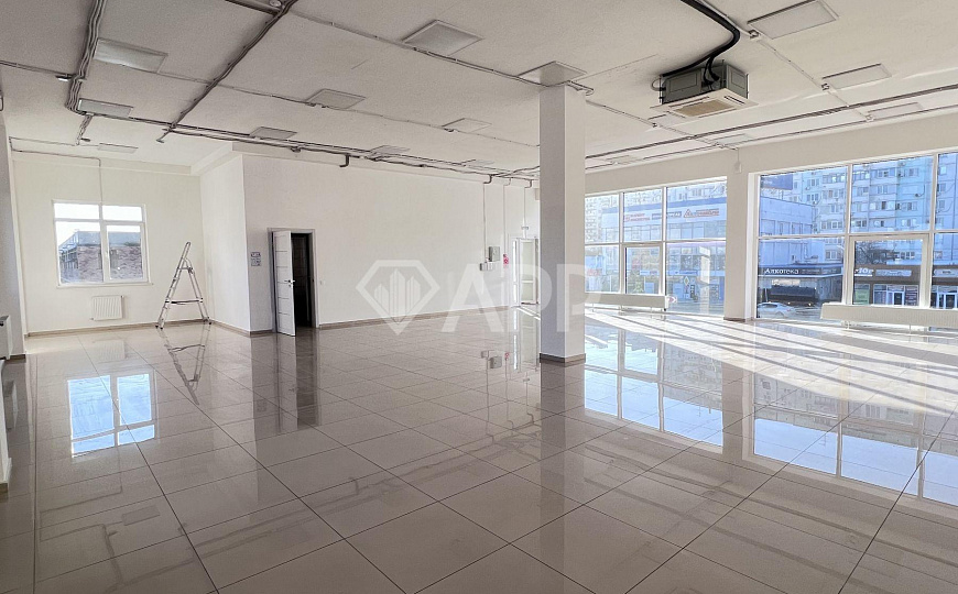 Сдаю торговое помещение, 320 м² фото