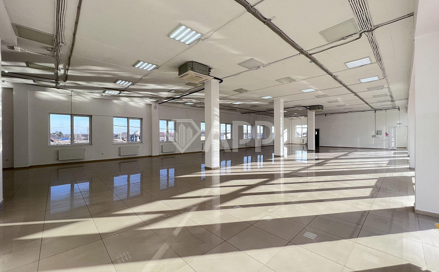 Сдаю торговое помещение, 320 м² фото