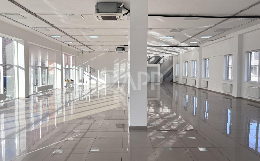 Сдаю торговое помещение, 320 м² фото