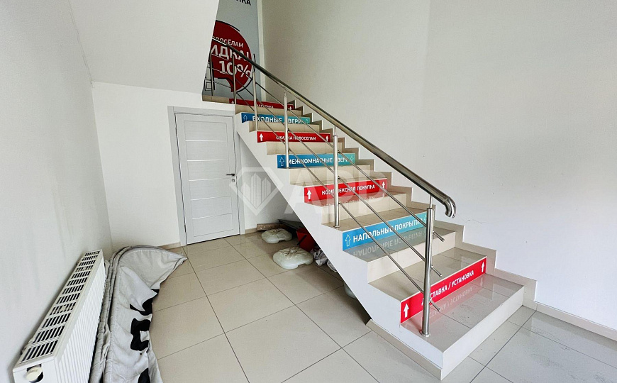 Сдаю торговое помещение, 320 м² фото