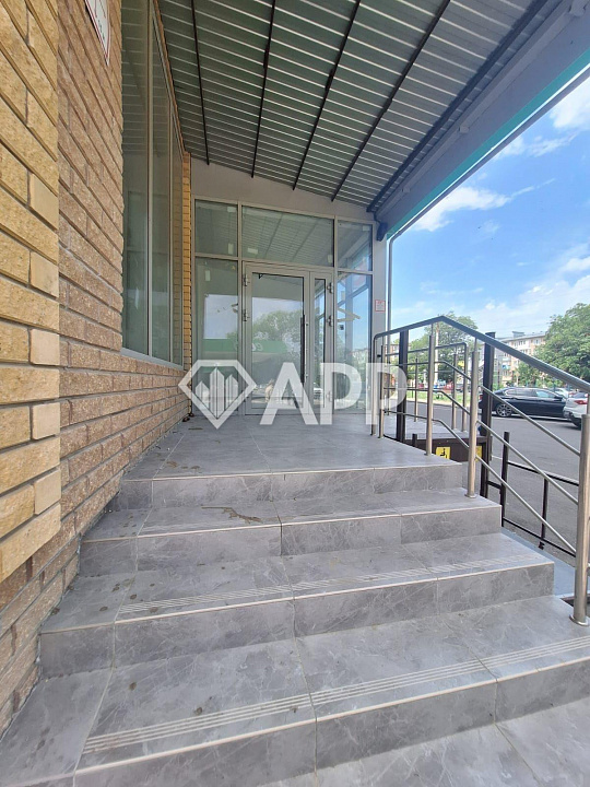 Сдам торговое помещение 112  м² От собственника. Без комиссии. фото