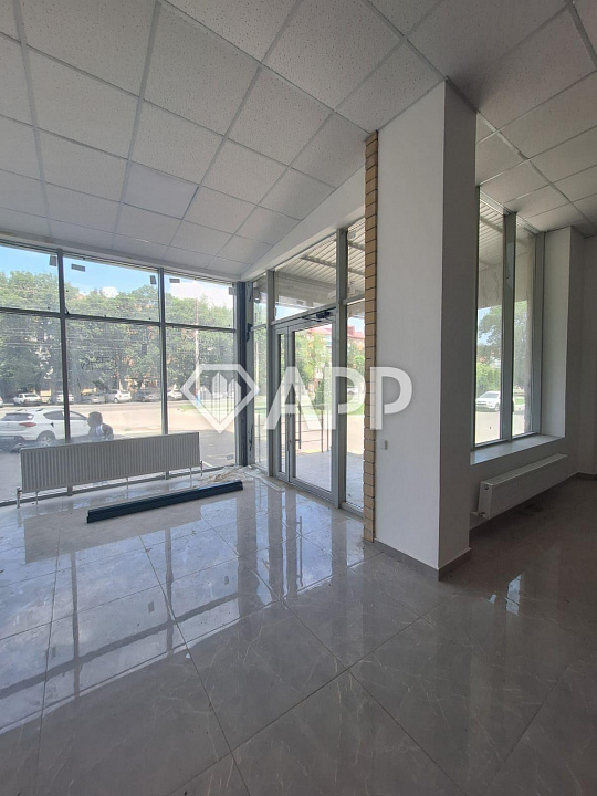 Сдам торговое помещение 112  м² От собственника. Без комиссии. фото