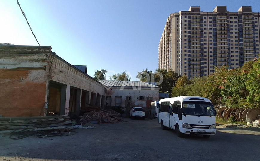 Сдаю торговое помещение, 1 000 м² фото
