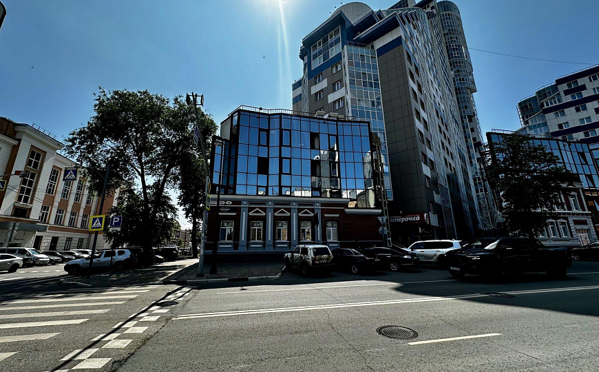 Здание 818,8 м² на 1 линии ул. Молодогвардейской фото