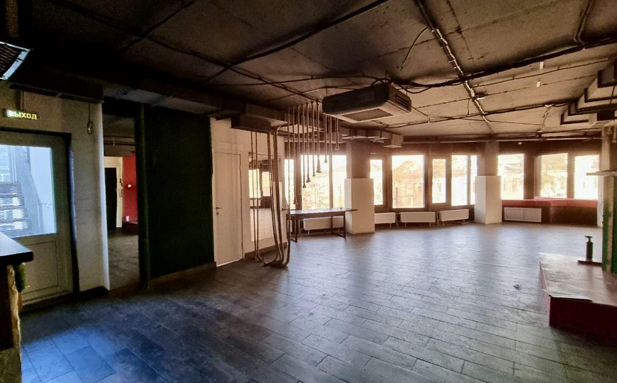 Здание 818,8 м² на 1 линии ул. Молодогвардейской фото