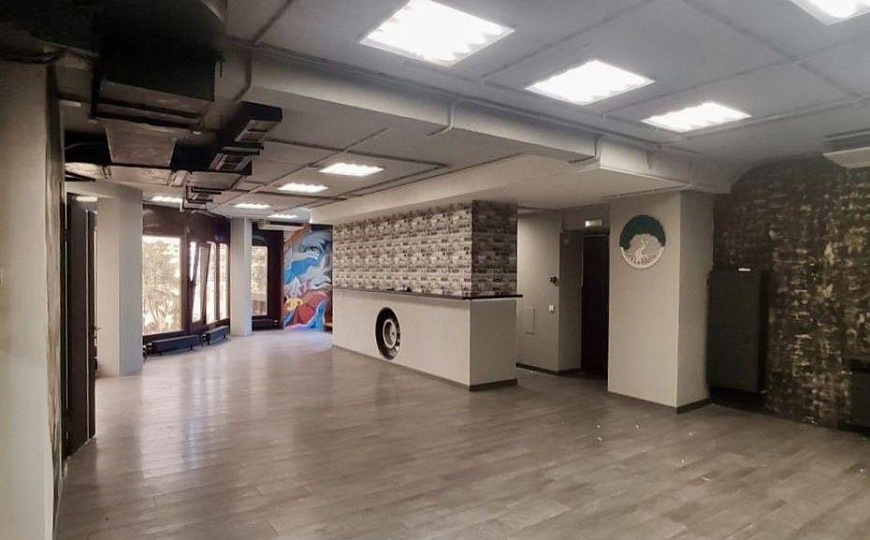 Здание 818,8 м² на 1 линии ул. Молодогвардейской фото