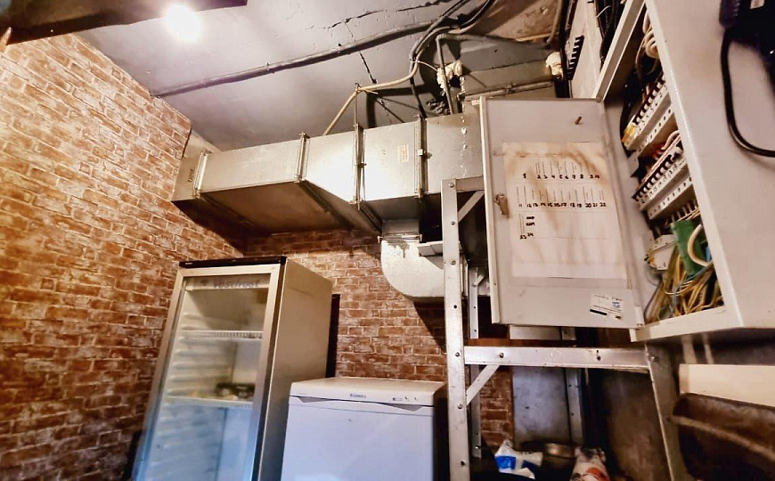 Здание 818,8 м² на 1 линии ул. Молодогвардейской фото