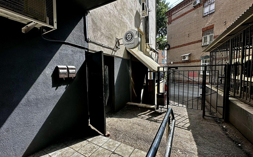 Здание 818,8 м² на 1 линии ул. Молодогвардейской фото