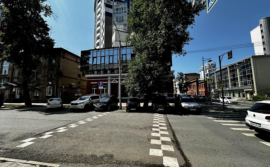 Здание 818,8 м² на 1 линии ул. Молодогвардейской фото