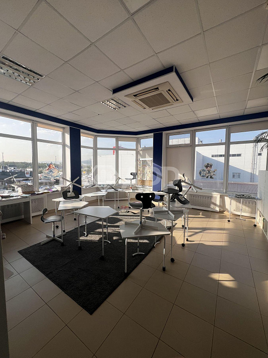 Продаю отдельно стоящее здание, 1 135 м² фото