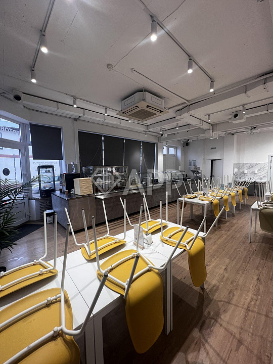 Продаю отдельно стоящее здание, 1 135 м² фото