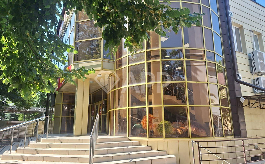 Аренда торговое помещение площадью 80 м² фото