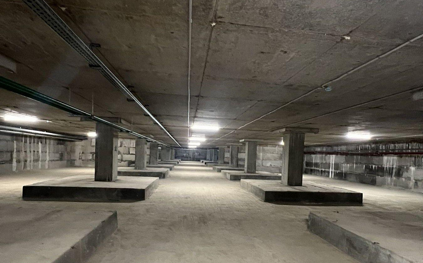 Цоколь в паркинге  2 500 м² фото