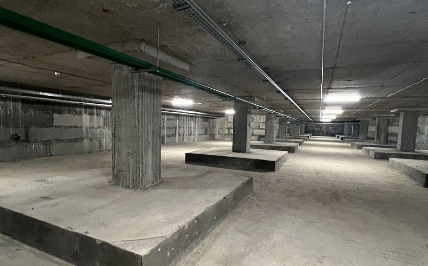 Цоколь в паркинге  2 500 м² фото