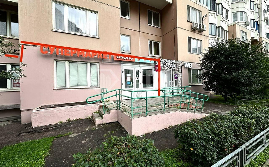 Предлагается в аренду торговое помещение фото