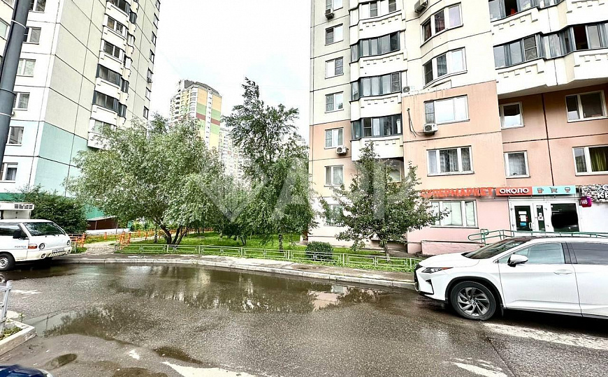 Предлагается в аренду торговое помещение фото
