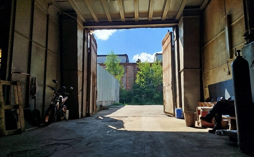 Производственное здание в центре города 3100м² фото