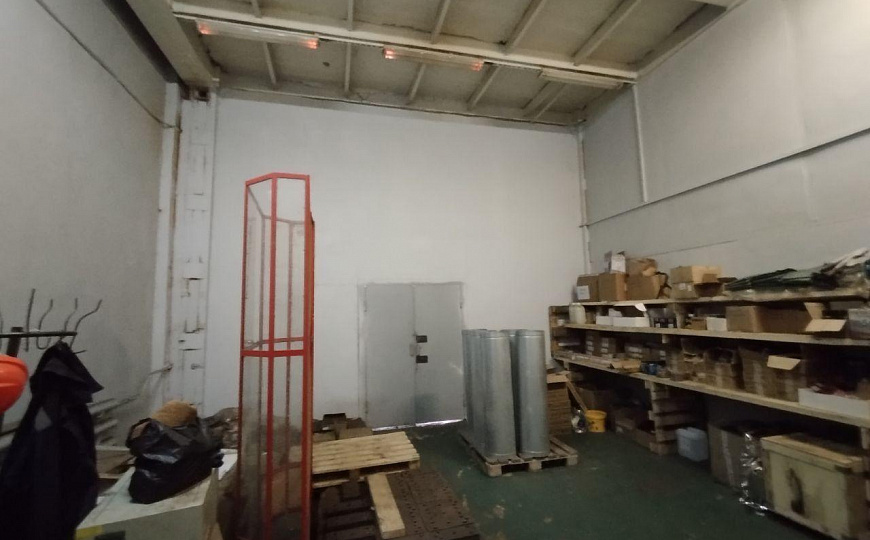 Производственное здание в центре города 3100м² фото