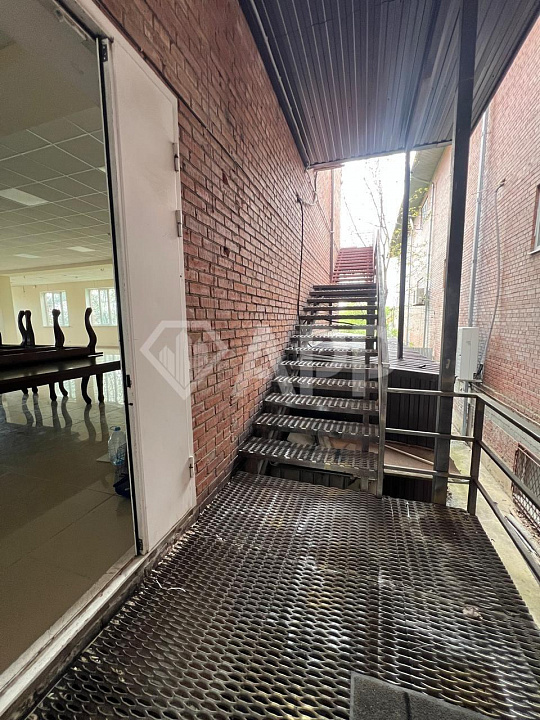 Сдам помещение свободного назначения, 385 м². Аренда до 1500 м² фото