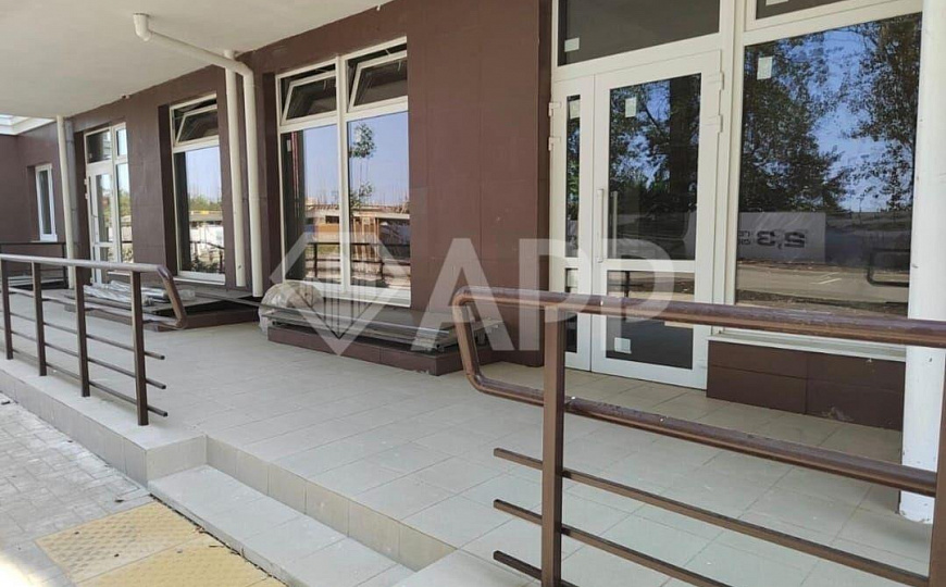 Продаю торговое помещение, 450 м² фото