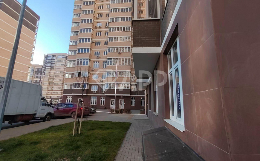 Продаю торговое помещение, 450 м² фото