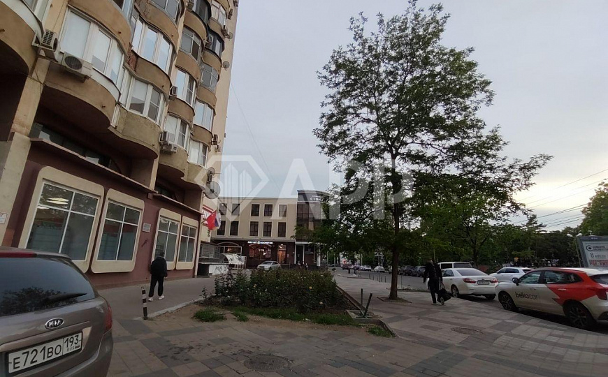 Сдам торговое помещение, 500 м² фото