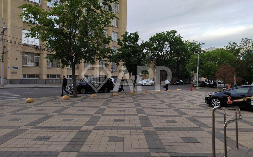 Сдам торговое помещение, 500 м² фото