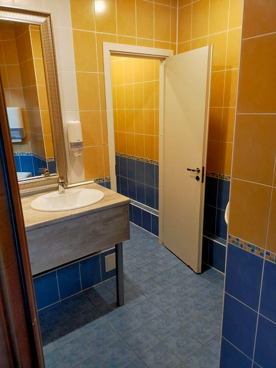 Сдаётся блок офис, 200 м² в  центре фото