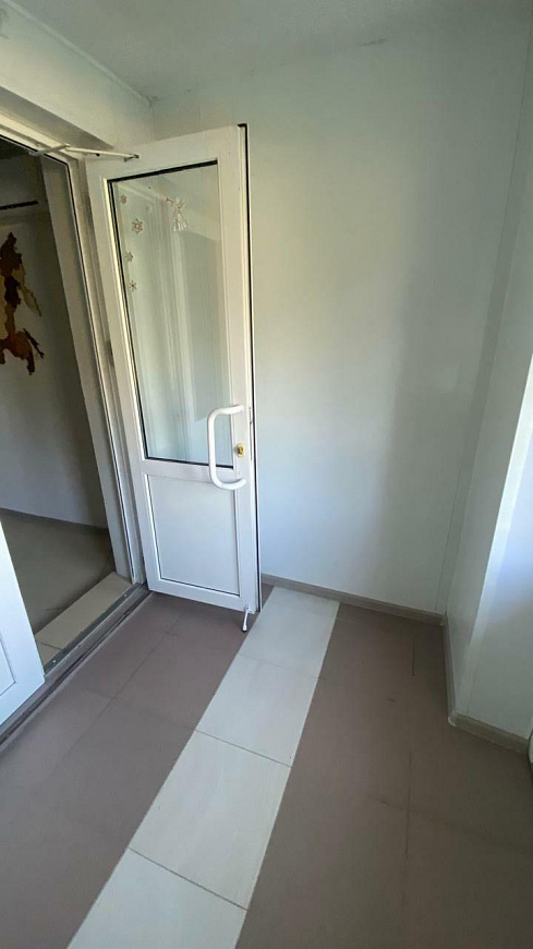 Продажа помещения свободного назначения на красной линии фото