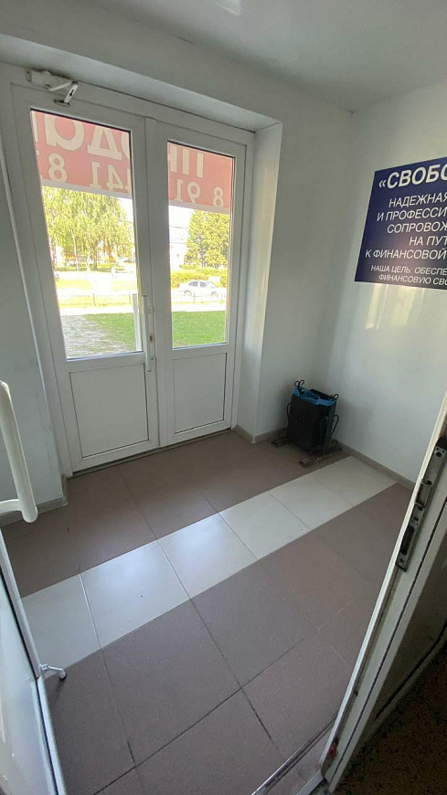 Продажа помещения свободного назначения на красной линии фото