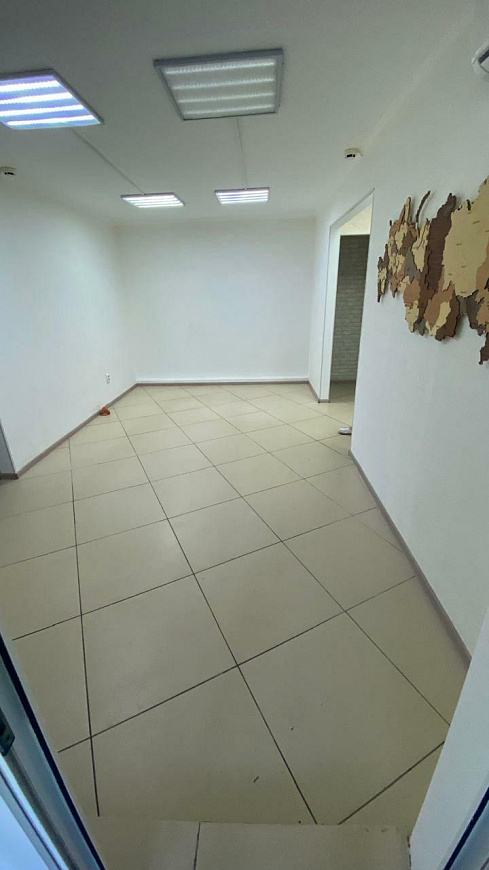 Продажа помещения свободного назначения на красной линии фото