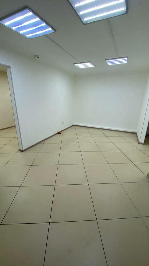 Продажа помещения свободного назначения на красной линии фото