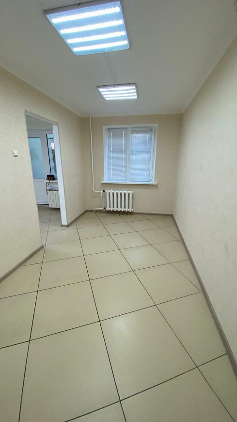 Продажа помещения свободного назначения на красной линии фото