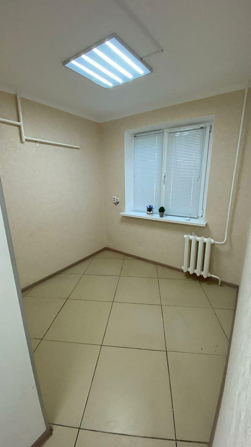 Продажа помещения свободного назначения на красной линии фото