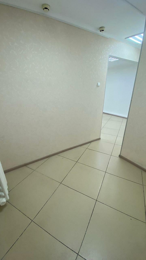 Продажа помещения свободного назначения на красной линии фото