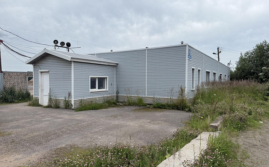 Продам ЗУ 3,38га с пром строениями 1 800 м²  фото