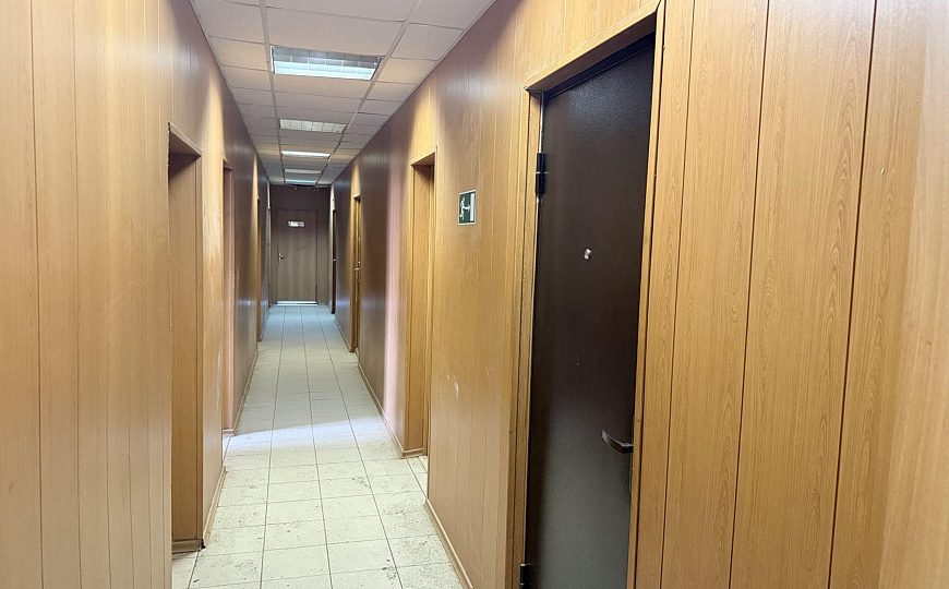 Продам ЗУ 3,38га с пром строениями 1 800 м²  фото