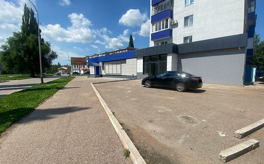 Торговое помещение на красной линии фото