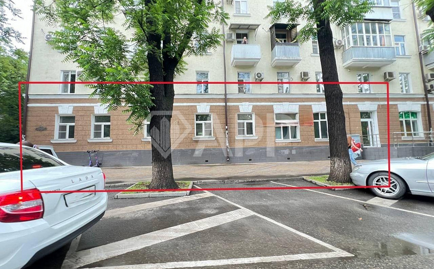 Сдаю торговое помещение, 267,5 м² фото