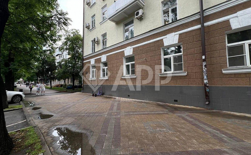 Сдаю торговое помещение, 267,5 м² фото