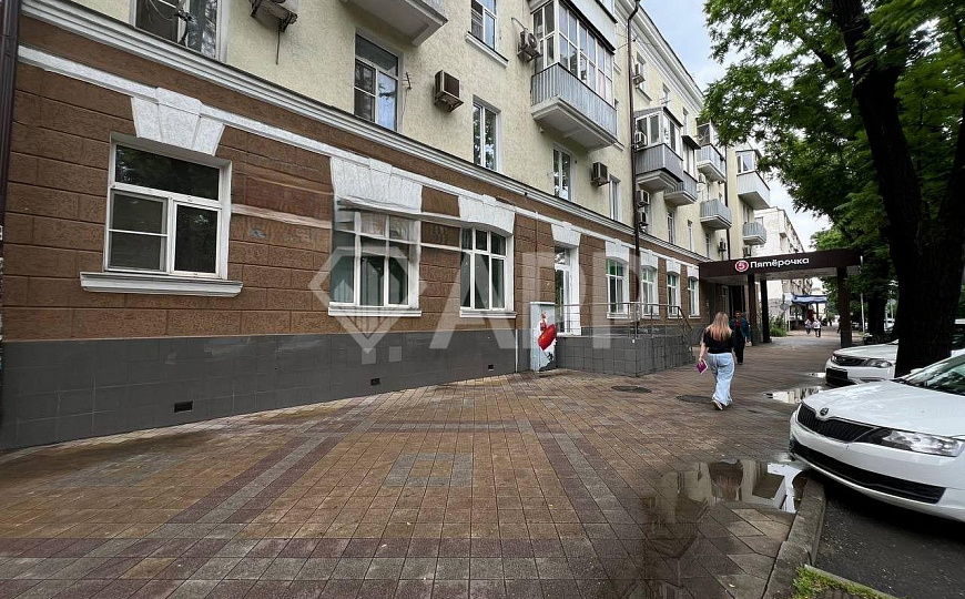 Сдаю торговое помещение, 267,5 м² фото