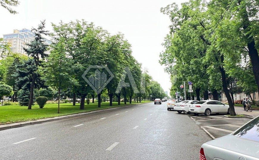 Сдаю торговое помещение, 267,5 м² фото