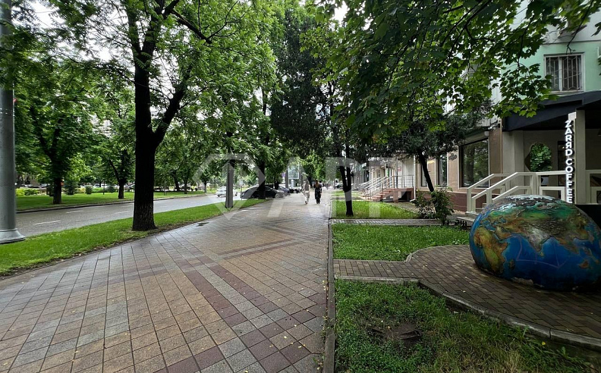 Сдаю торговое помещение, 267,5 м² фото