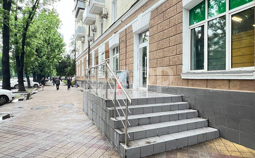 Сдаю торговое помещение, 267,5 м² фото