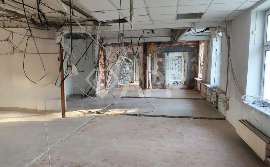 Сдаю торговое помещение, 267,5 м² фото