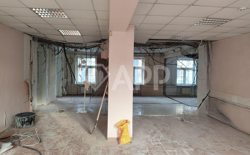 Сдаю торговое помещение, 267,5 м² фото