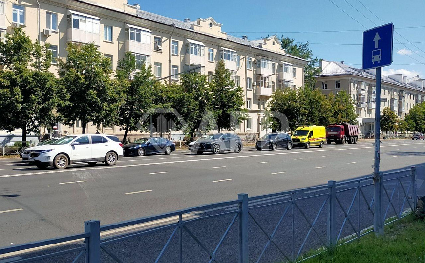 Сдаю 111м² на трафике под услуги или офис фото