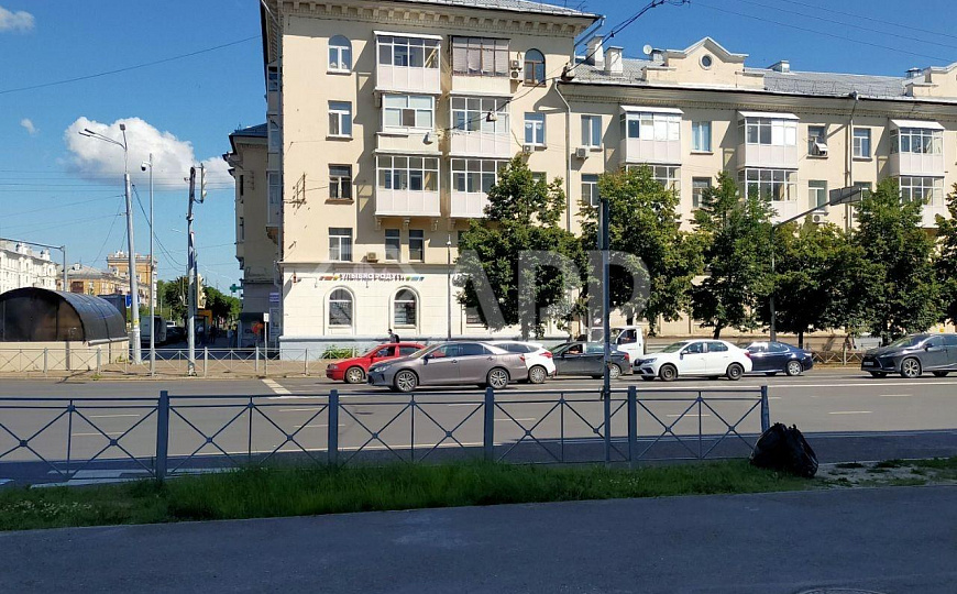 Сдаю 111м² на трафике под услуги или офис фото